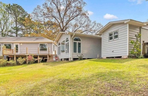 Mobile House | Tara's Riverfront Hideaway
