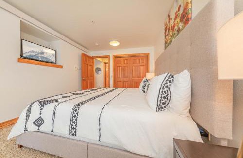 Driggs Apartment | Targhee Rentals 122 in Driggs Idaho near Grand Targhee Ski Resort King Size Bed