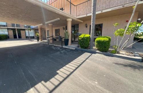 Tarpon Springs Hotel | Tarpon Shores Inn