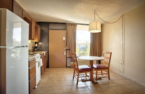 Tarpon Springs Hotel | Tarpon Shores Inn