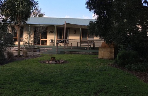 Tarwin Lower House | Tarwin Retreat right by the Tarwin river