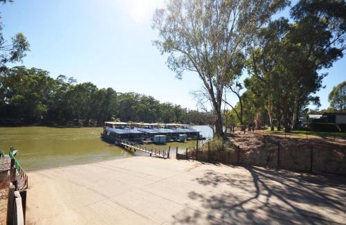 Moama Resort | Tasman Holiday Parks - Merool on the Murray