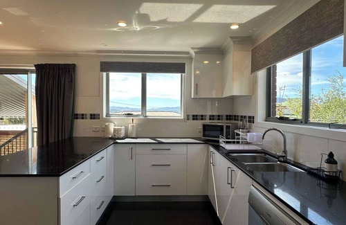 West Moonah House | Tasman Tranquility - close to City & Airport