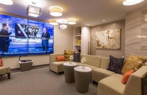 Financial District Apartment | ★Tasteful 1BD/1BA + Gym & View - Downtown KC★