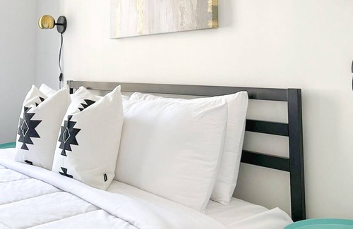 Financial District Apartment | ★Tasteful 1BD/1BA + Gym & View - Downtown KC★