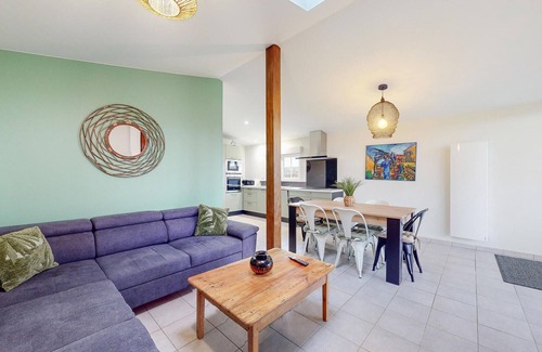 Verruyes House | Tasteful and cozy cottage with shared pool near Verruyes.