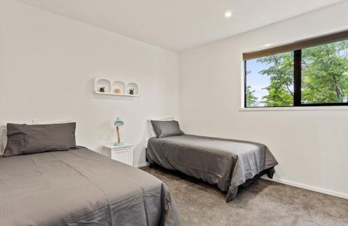 Henderson House | Tasteful Auckland 2 Bed 1 Bath