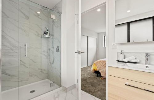Henderson House | Tasteful Auckland 2 Bed 1 Bath