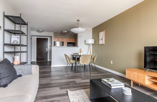 Bethesda Apartment | Tasteful Bethesda 2BR w/Gym, nr Dining & Shopping, by Blueground