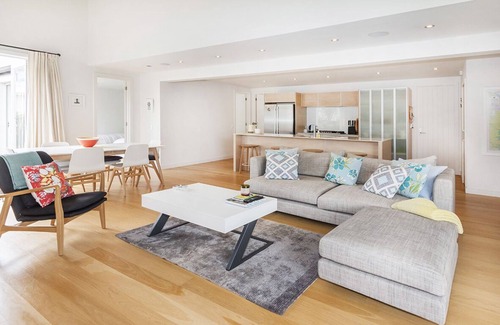 Omaha House | Tasteful on Te Mauri