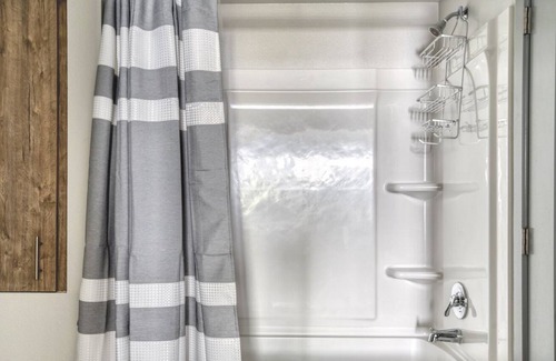 Walnut Creek Apartment | Tasteful Walnut Creek 1BR w/ Pool & Spa, walk to BART, by Blueground