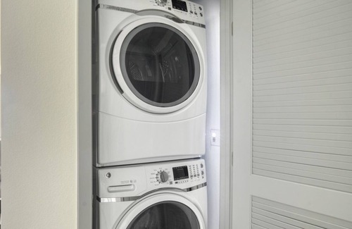 Walnut Creek Apartment | Tasteful Walnut Creek 1BR w/ Pool & Spa, walk to BART, by Blueground