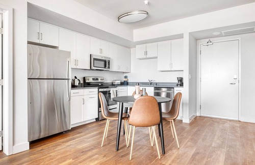 Inglewood Apartment | Tasteful Westchester 2BR w/Pool, Gym & W/D, 5 mins to LAX, by Blueground
