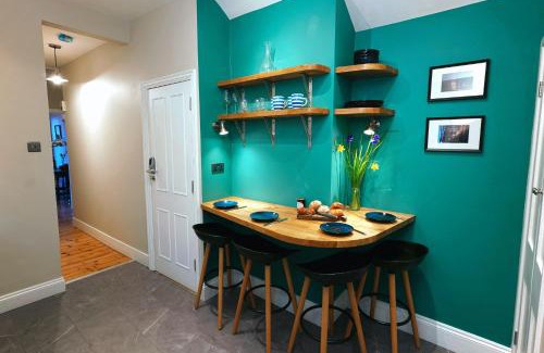 Winchester Apartment | Tastefully Decorated 1-Bed with Free Parking - At Hem