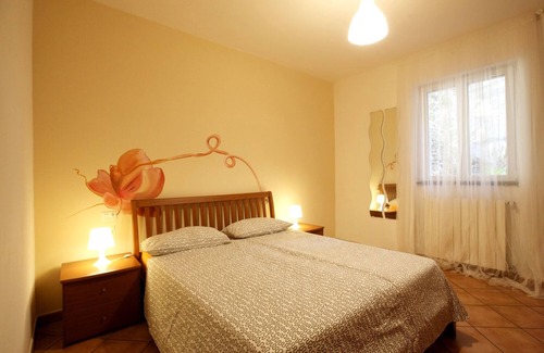 Tronzano Lago Maggiore Apartment | Tastefully furnished 2-room apartment with sea garden and beach
