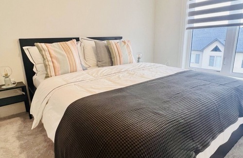 Mount Hope House | Tastefully furnished brand new 4bedrooms, 3.5 baths guesthouse (Fresh & Clean)