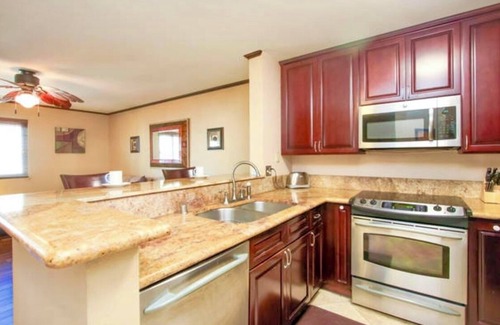 University City Condo | Tastefully Furnished & Centrally Located in La Jolla with Pool, Hot Tub & Gym