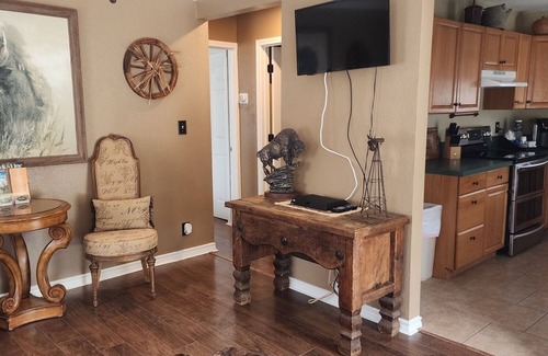 Bandera House | Tastefully Outfitted Guesthouse in Bandera