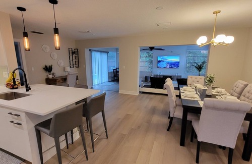 Ridge Wood Heights House | Tastefully remodeled pool home 7 minutes from the Siesta Key Beach