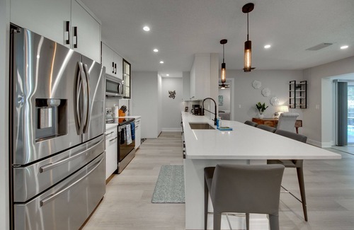 Ridge Wood Heights House | Tastefully remodeled pool home 7 minutes from the Siesta Key Beach