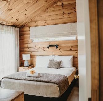 Hahei Cabin | Tatahi Lodge Beach Resort