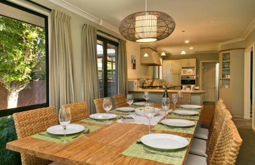 Rainbow Point House | Taupo Escape - Rainbow Point Holiday Home
