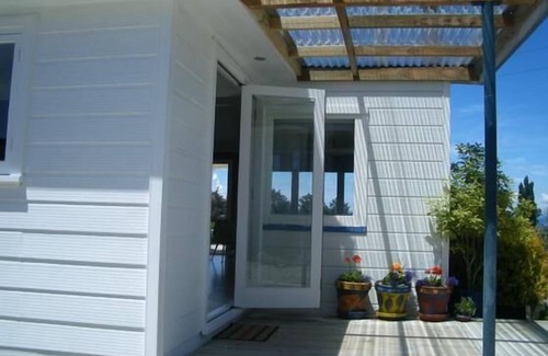 Taupo House | Taupo-Lake and River-