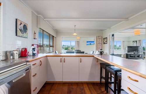 Taupo House | Taupo Panorama - Lake Taupo Holiday Home