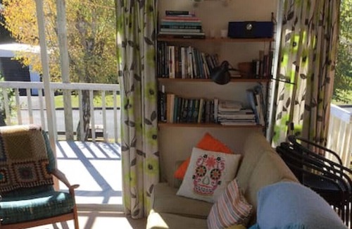 Rainbow Point Cottage | Taupo Retro Bach - A true kiwi Bach, great location