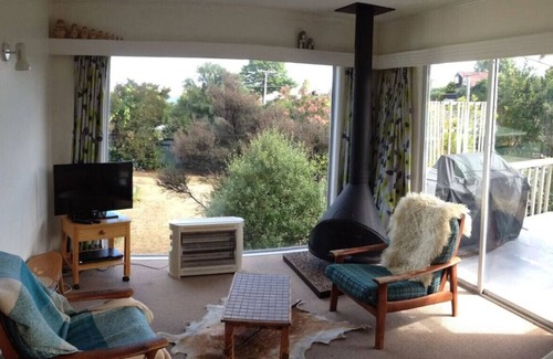 Rainbow Point Cottage | Taupo Retro Bach - A true kiwi Bach, great location