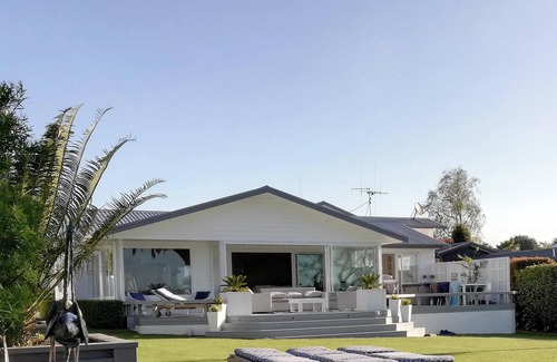Whakamarama House | Tauranga Beachfront House On Waterfront Available For Xmas