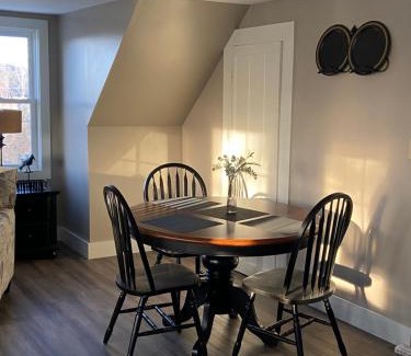 Newport Apartment | Tavern - Charming Loft