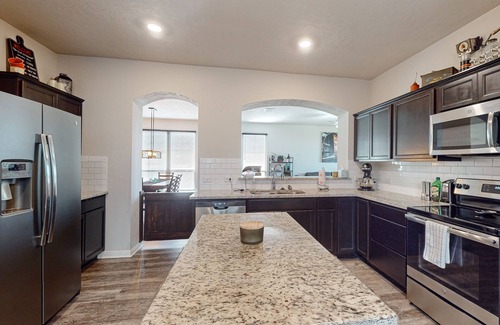 College Station House | Tavern style house with patio and enclosed backyard, close to golf course
