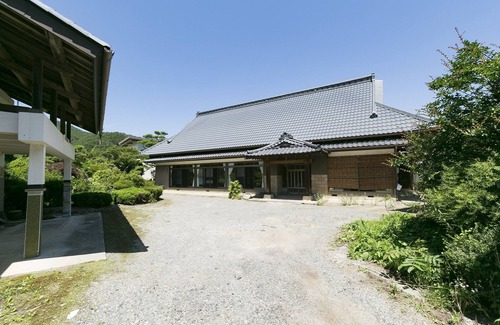 Ina House | Tawaraya - Big Roof House - A nostalgic old house that makes you feel at home, just like your grandma's house.