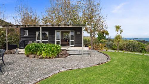 Tawharanui House | Tawharanui Cabin - Rural Cabin Studio