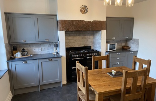 Portinscale Cottage | Tawny Cottage - a cottage that sleeps 4 guests in 2 bedrooms