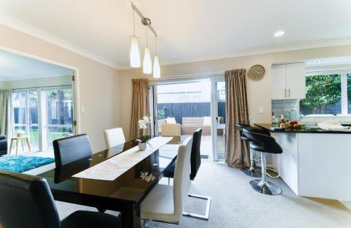 Mount Maunganui House | Tay St Beach Vibes