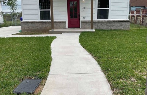 East Riverside House | TAYLOR PLACE-5 Minutes to Silos & Baylor