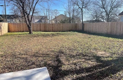 East Riverside House | TAYLOR PLACE-5 Minutes to Silos & Baylor