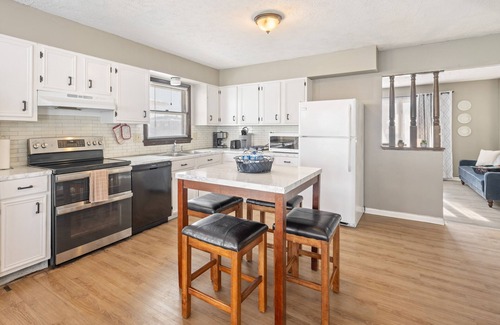 North Central Omaha House | Taylor. Serene pet friendly home. No pet fee!
