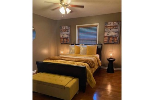 Whitehaven House | "TCB" of Graceland 4 bedroom 2 bath Cozy home!