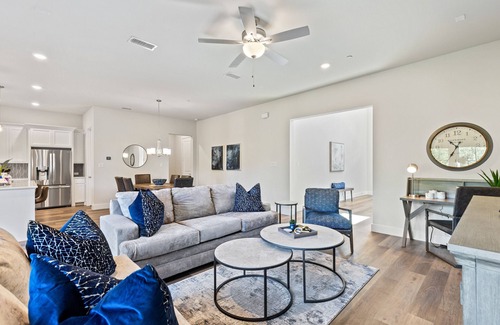 Castle Hills House | TCH - 3BR/2.5BA Home in Lewisville - V