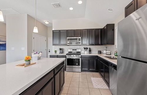 Buda House | TCH - Quiet 3bd/2ba near everything in Buda