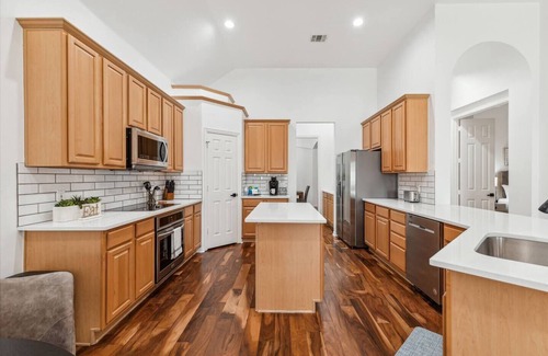 Richardson House | TCH - Spacious 4bd/2ba in Richardson w/Ofc & Yard