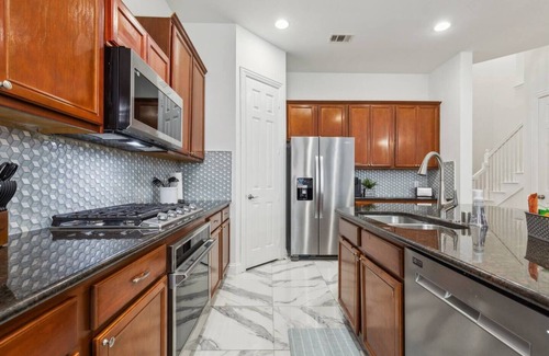 Murphy House | TCH - Spacious 4bd/3.5ba Richardson Home w/Office