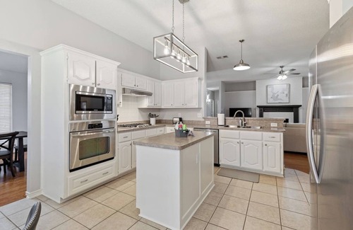 Sachse House | TCH - Spacious 4bd/3ba home in Sachse w/Workspace