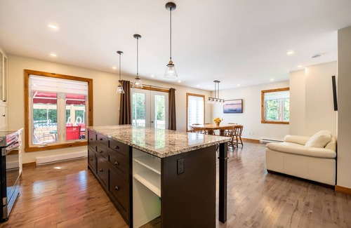Sainte-Agathe-des-Monts Ski Chalet | tCOZY COTTAGE - MOUNTAIN VIEW - HEATED POOL - Long term stays only