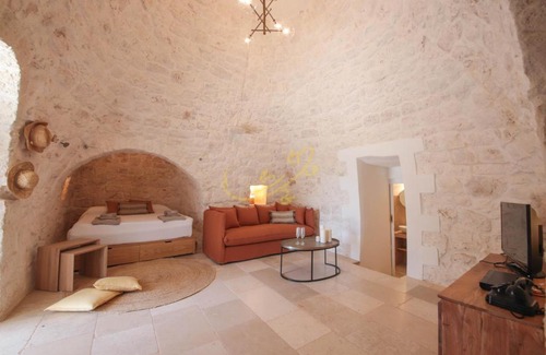 Fumarola House | TD Trulli Chiara Tastefully Decorated Trulli with Pool