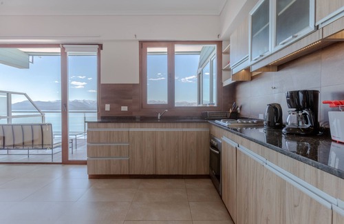 Belgrano House | TD4 - Luxury 2-Level 3 Bedroom Apartment - Balcony and Lake Views