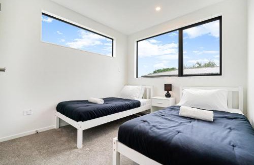 Te Atatu Peninsula Villa | Te Atatu Cozy Brand New Townhouse 5